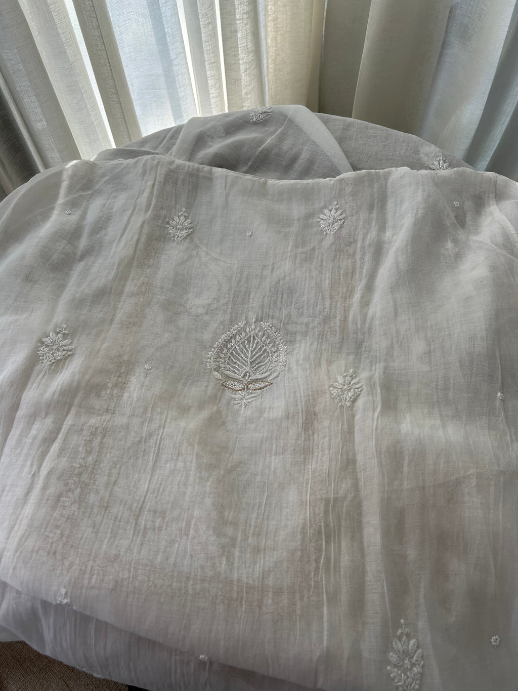 WHITE MUL CHANDERI CHIKANKARI KURTA SET