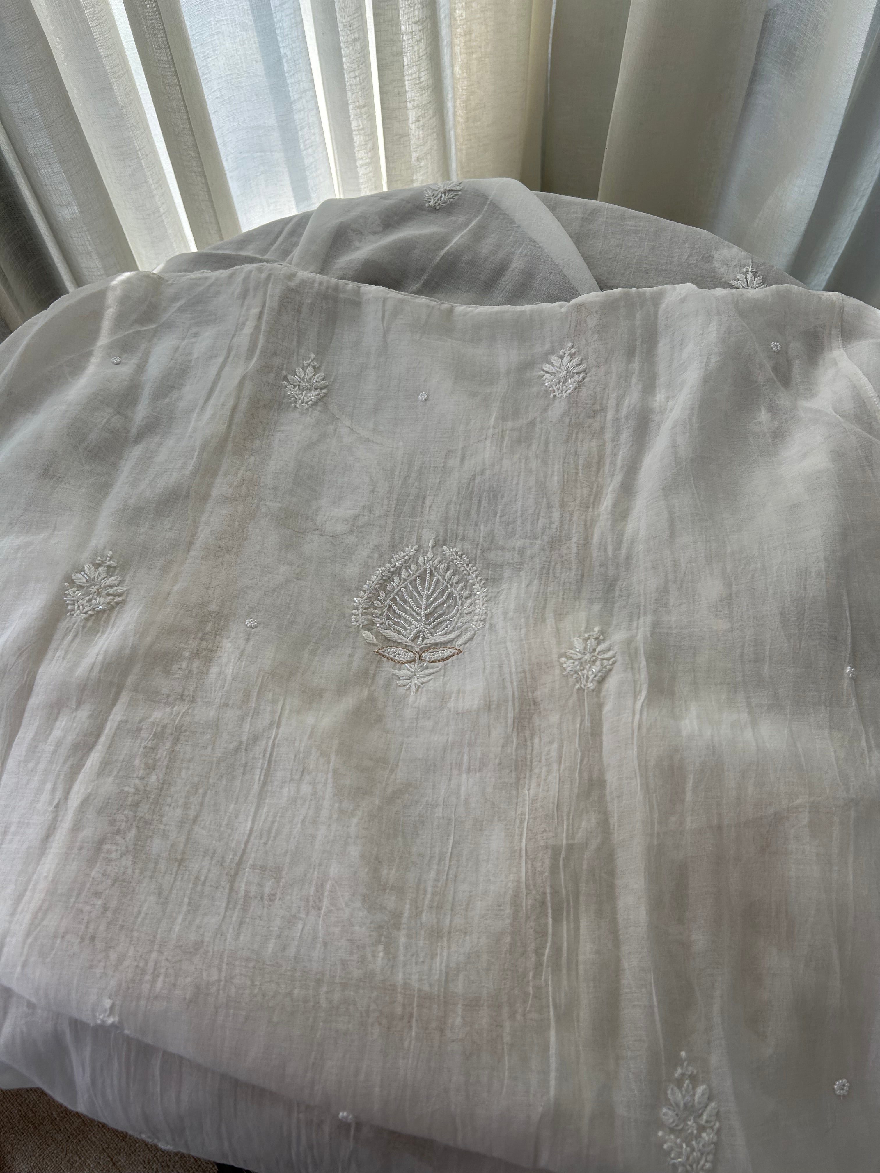 WHITE MUL CHANDERI CHIKANKARI KURTA SET