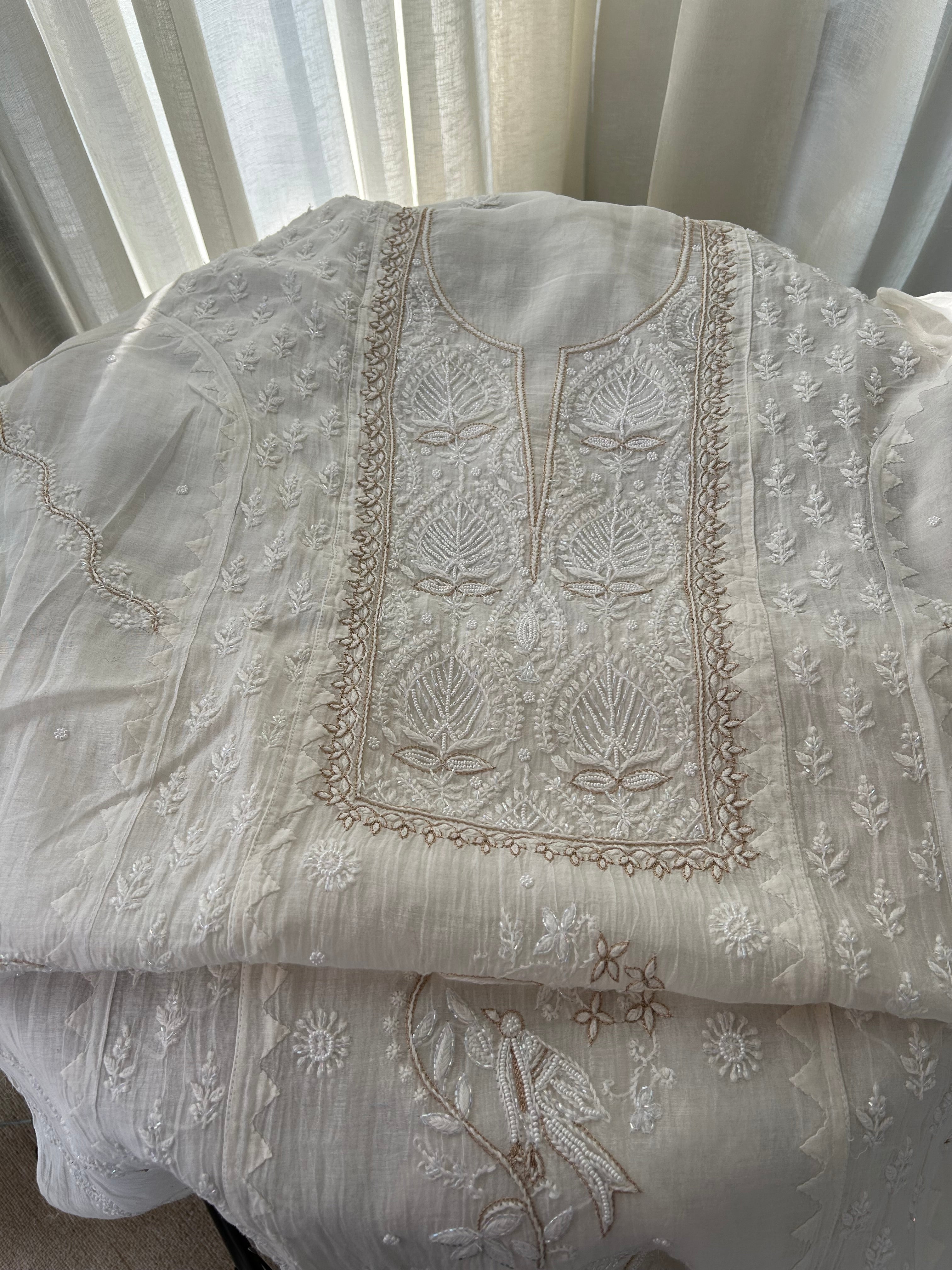 WHITE MUL CHANDERI CHIKANKARI KURTA SET