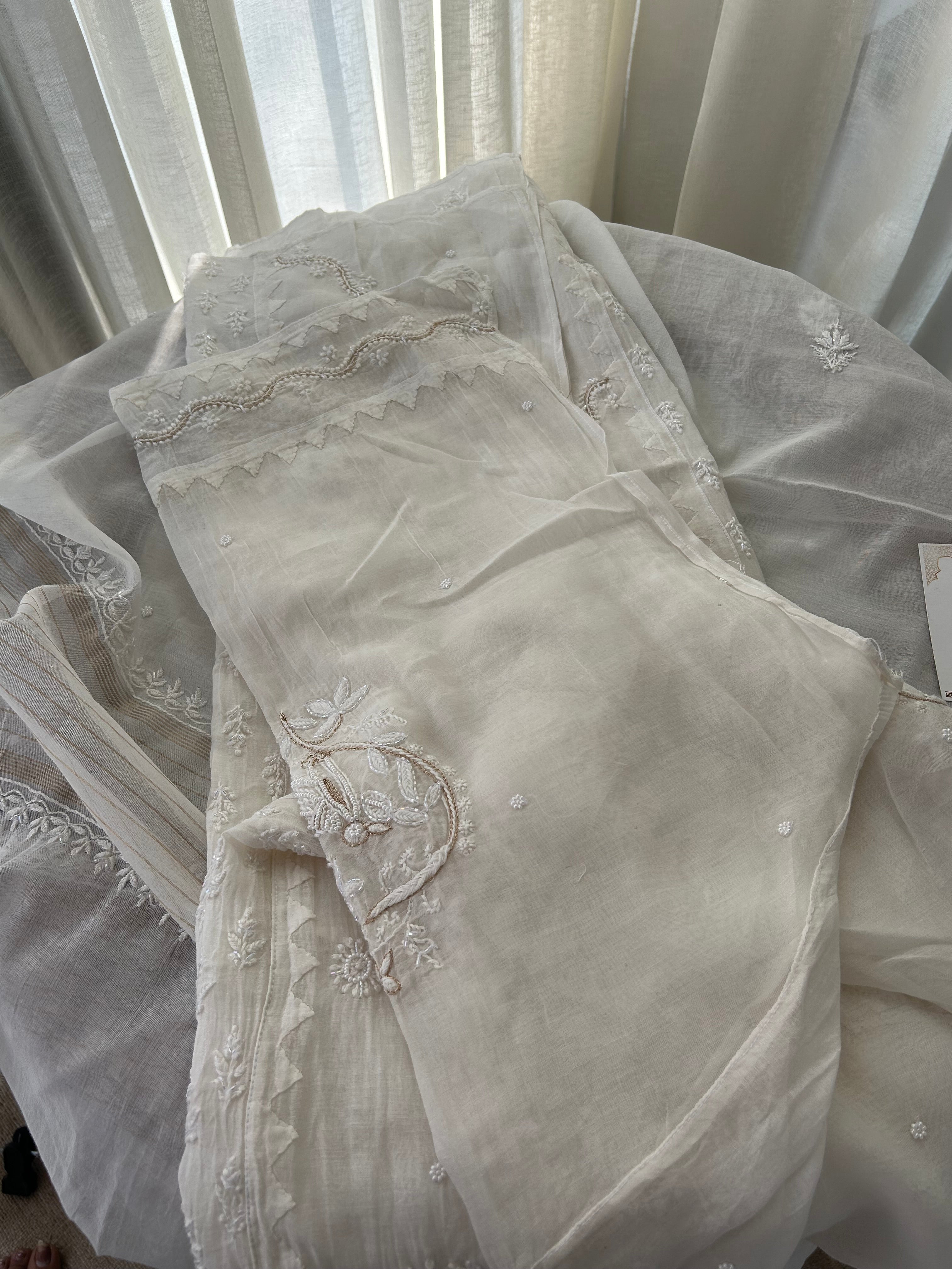 WHITE MUL CHANDERI CHIKANKARI KURTA SET